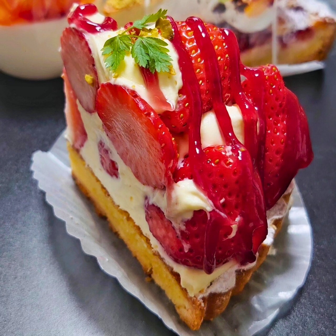 前橋のパティスリーフラヴールのいちごのタルト｜フレッシュいちごたっぷりの定番人気ケーキ