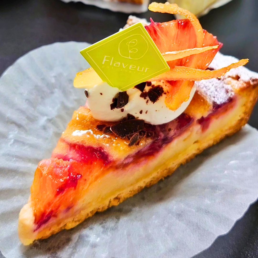 前橋のパティスリーフラヴールのブラッドオレンジ焼きこみタルト｜爽やかな酸味の大人向けタルト