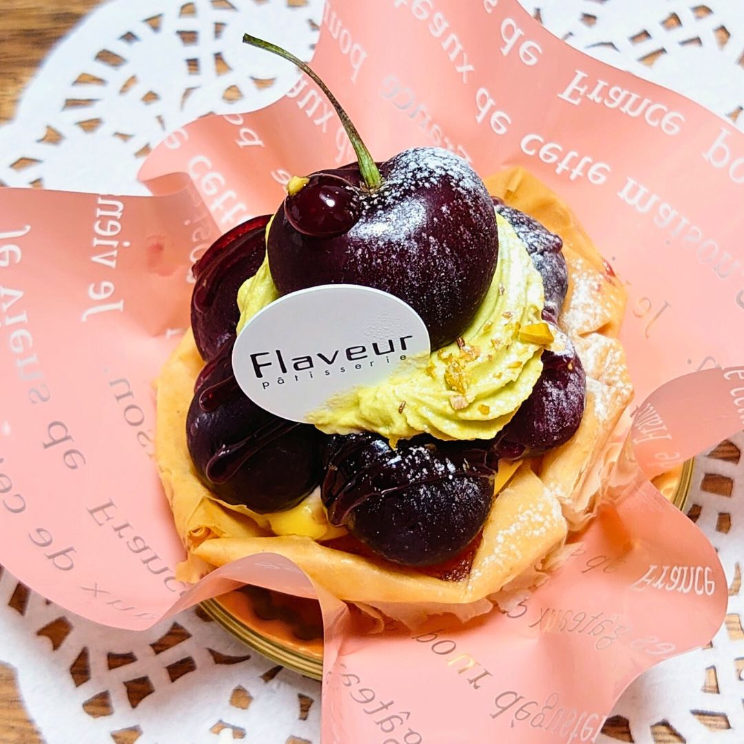 前橋のパティスリーフラヴールのアメリカンチェリーとピスタチオのパリパリタルト｜食感が楽しい季節限定タルト